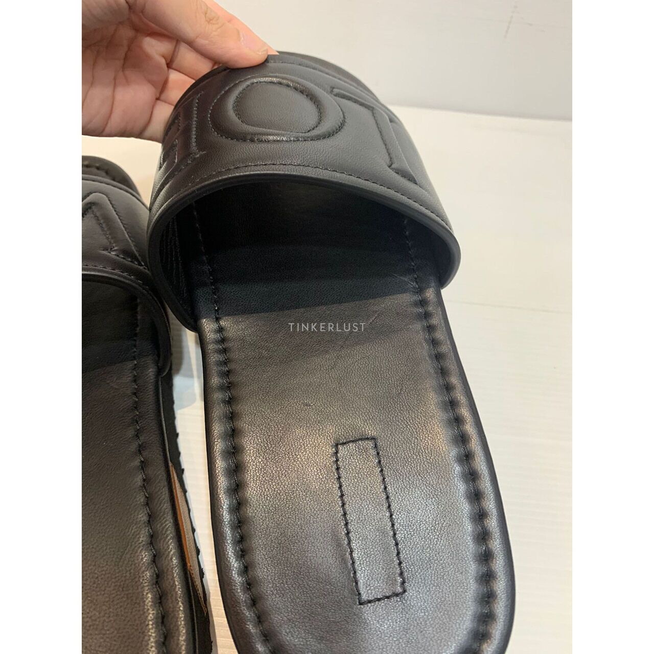 sepatu sandals Loewe Embroidered Leather In Black Slip On